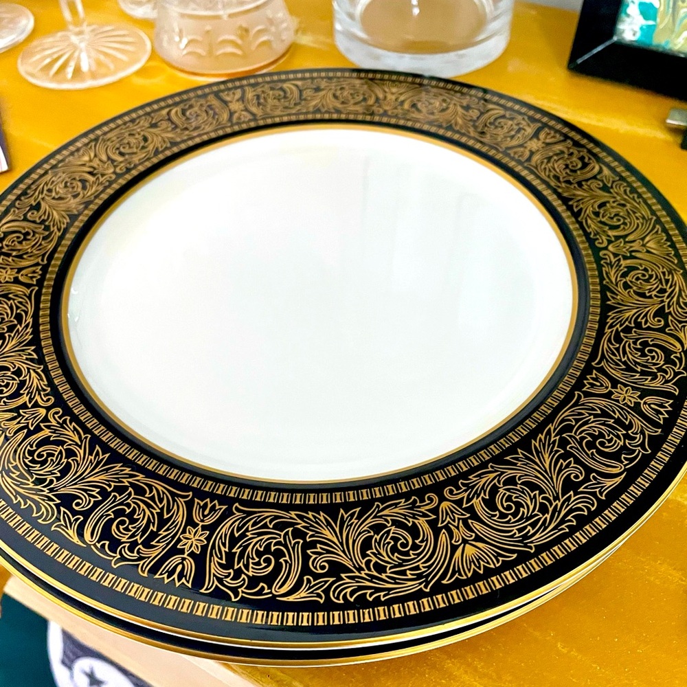 Mikasa Vintage “Mount Holyoke” China- 90 piece Elegant Black/Gold Dinner set